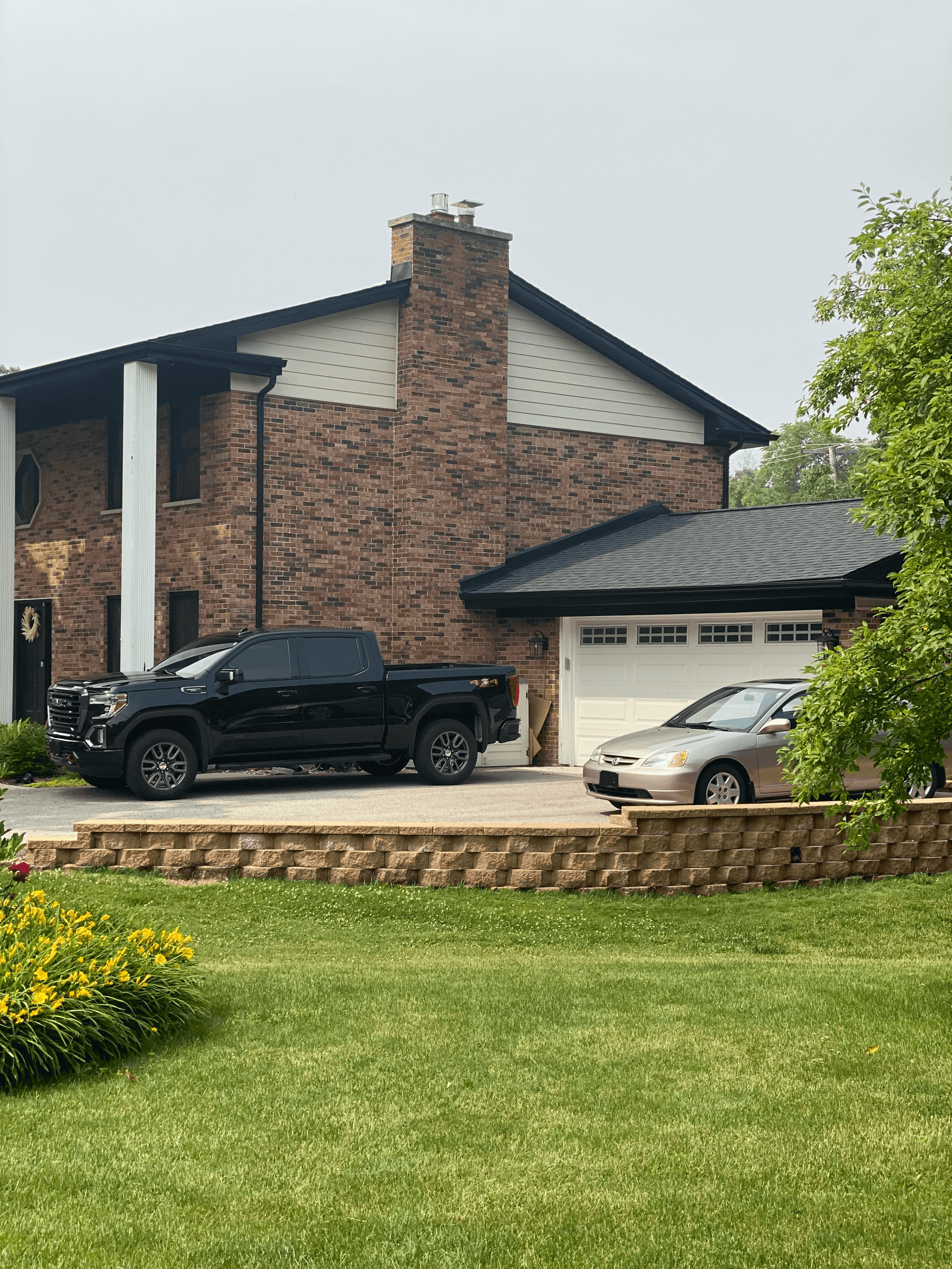 Ascend Siding in Monterey Sand - Black Soffit Fascia and Gutters - Lincolnshire IL (3)