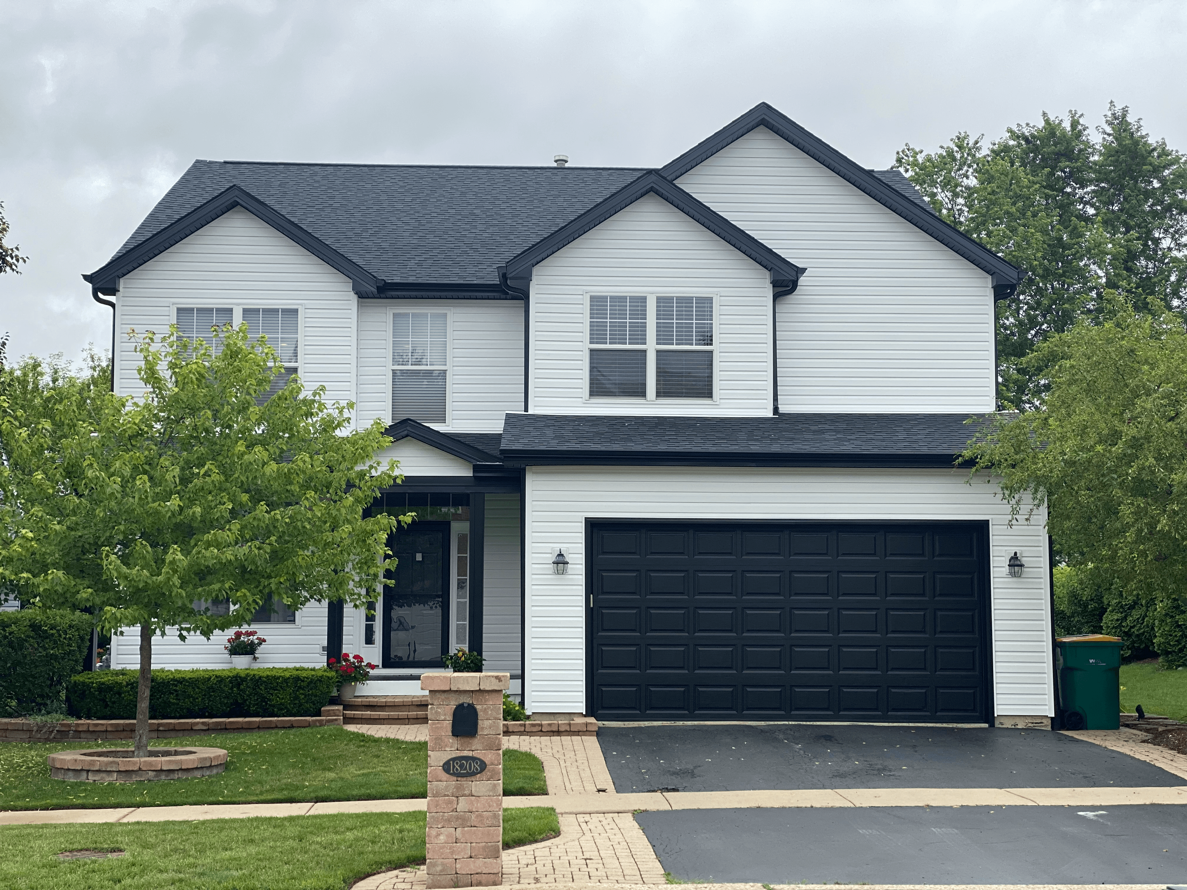 Certainteed Landmark Roof in Moire Black and White Dutchlap Vinyl Siding - Gurnee IL