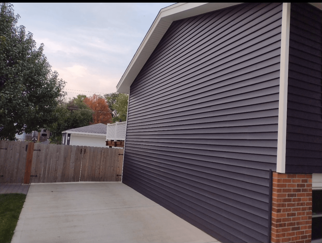 Charter Oak Riveria Dusk Replacement Siding - White Soffit and Fascia & Corner Trim - Elgin IL